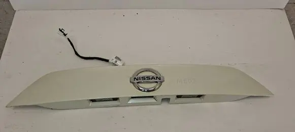 Nissan Qashqai Trunk door license plate light bar 908104ESXX 808104EUXX 908104ETXX