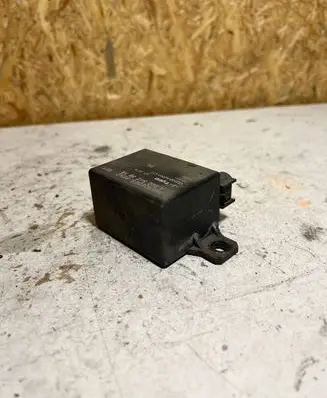 Mercedes-Benz E W211 Charging relay A0025423819