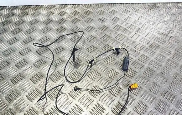 Volkswagen Fox Aerial antenna amplifier 5Z0035223A