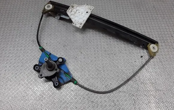 Rear door manual window regulator