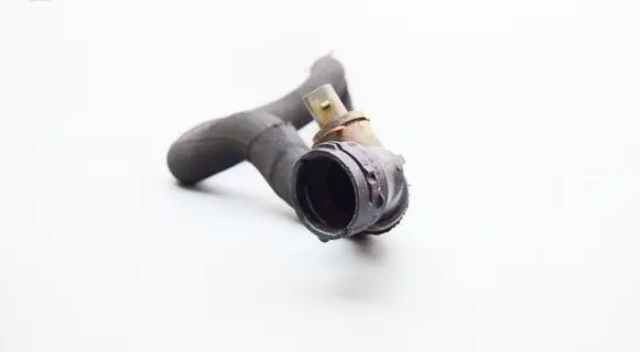 Engine coolant pipe/hose