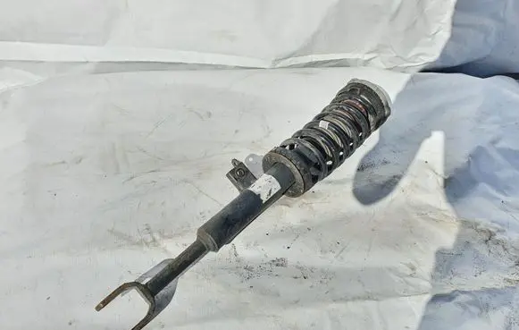BMW 5 F10 F11 Front shock absorber with coil spring 6795083 31306795083 A1105163940