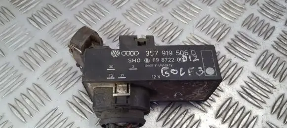 Volkswagen Golf III Coolant fan relay 357919506d 898722000