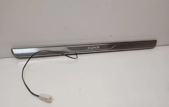 Nissan Juke I F15 Side skirt front trim 