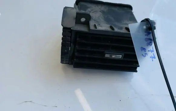 Nissan X-Trail T30 Dash center air vent grill 687618h300 e5685161500