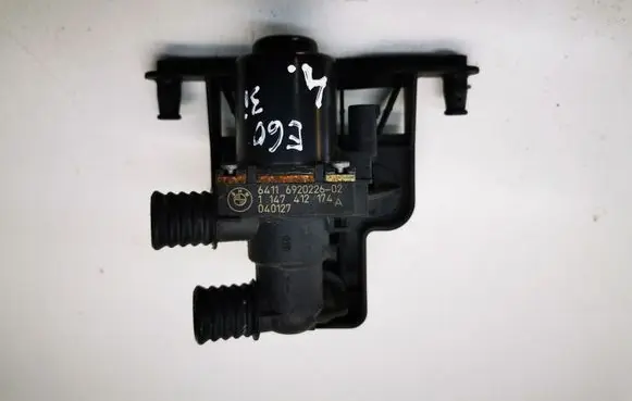 BMW 5 E60 E61 Coolant heater control valve 6920226 64116920226 1147412174A