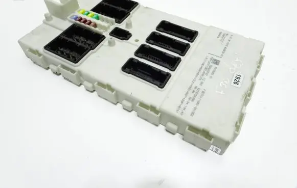 BMW 3 F30 F35 F31 Comfort/convenience module 9315683 524507F07 8270726086