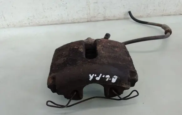 Volkswagen PASSAT B6 Front brake caliper
