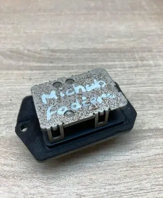 Mitsubishi Pajero Heater blower motor/fan resistor 