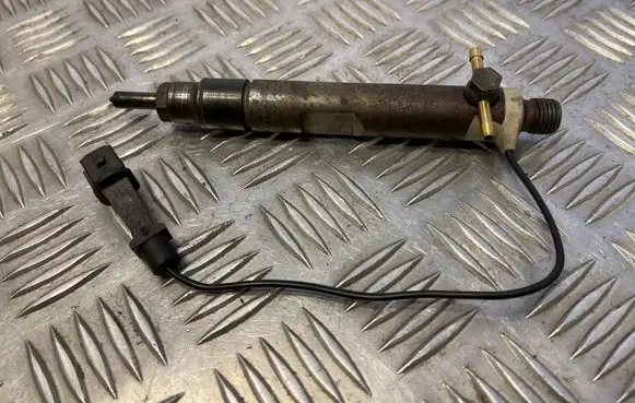 Volkswagen PASSAT B5 Fuel injector 0432193830
