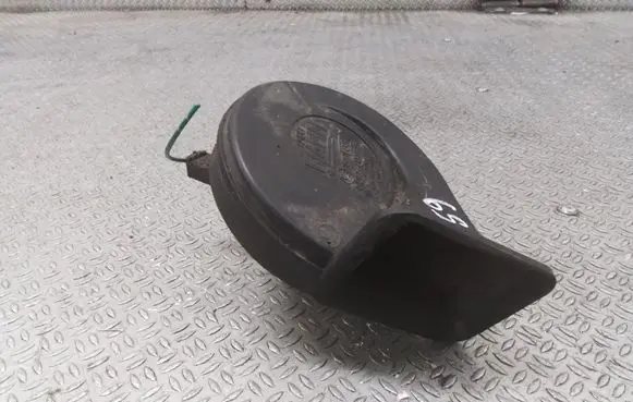 Nissan Maxima A34 Horn signal E335717