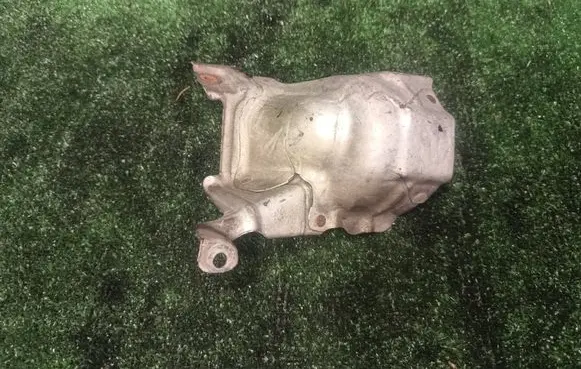 Opel Zafira C Heat shield in engine bay 55565063