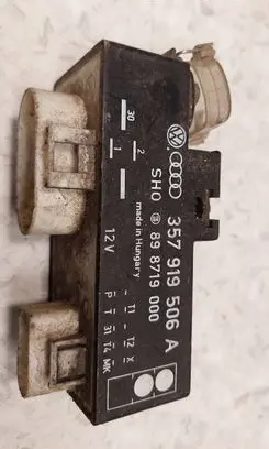 Volkswagen Golf III Coolant fan relay 357919506 898719000