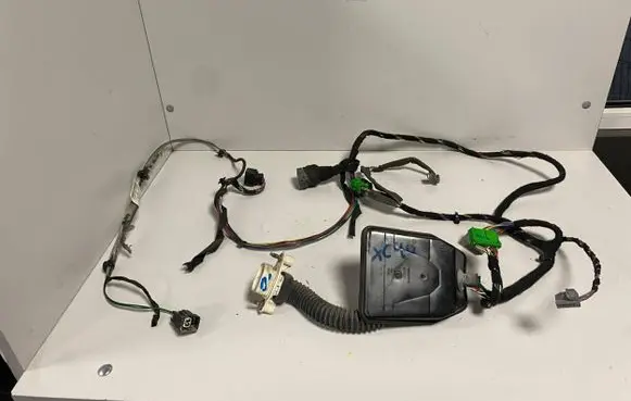 Volvo XC90 Front door wiring loom 8697913