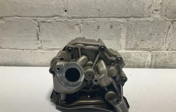 BMW 5 F10 F11 Oil pump 7612772