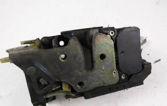 Fiat Marea Front door lock 16630254