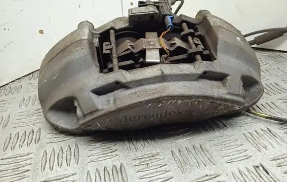 Mercedes-Benz C W205 Front brake caliper