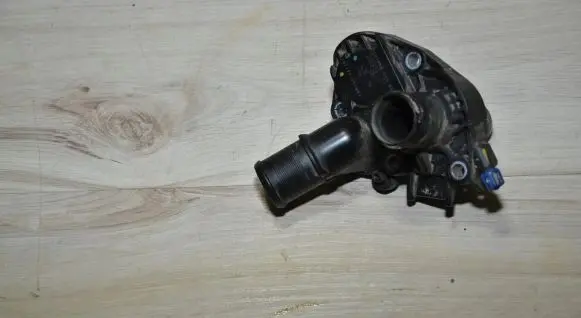 Citroen DS3 Thermostat/thermostat housing 9675349380
