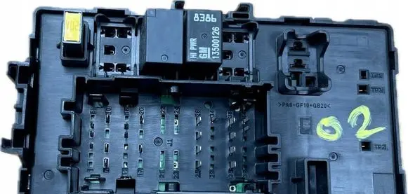 Cadillac Escalade IV Fuse box set GM84114432