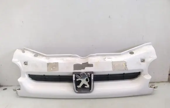 Peugeot Partner Front bumper upper radiator grill 9618254777