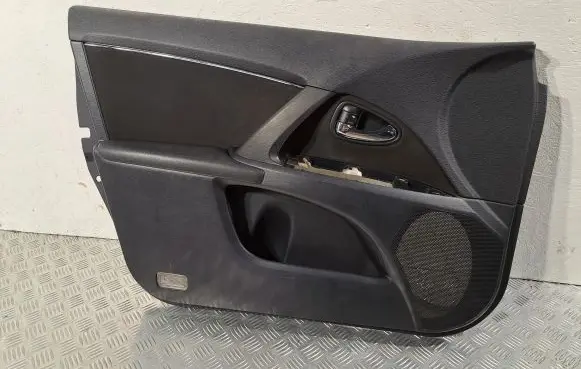 Toyota Avensis T270 Front door card panel trim 6762005670C3 8133005050