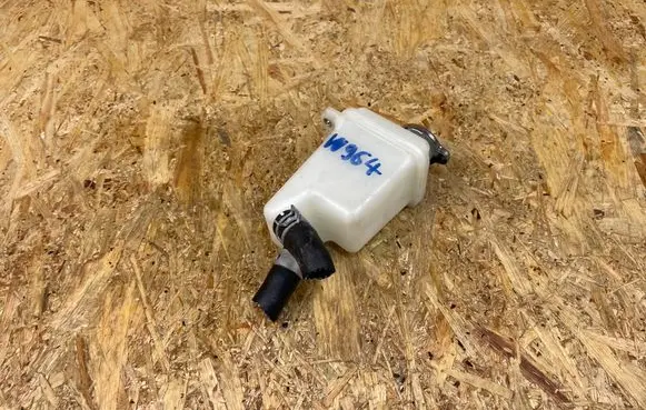 Coolant expansion tank/reservoir