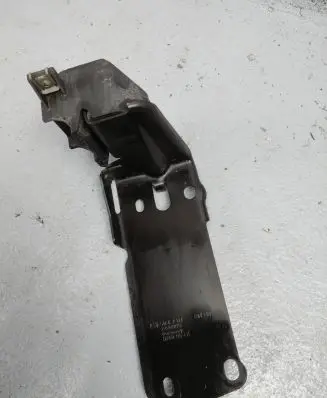 Radiator mount bracket