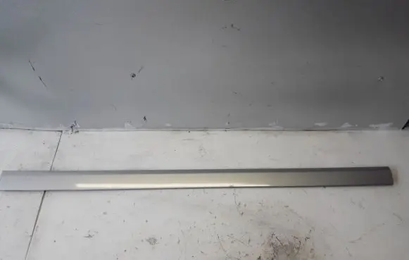 Volvo V70 Front door trim (molding) 39987406