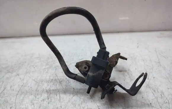 Opel Movano B Vacuum valve 8200762597