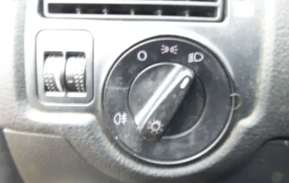 Volkswagen Golf IV Light switch 1C0941531