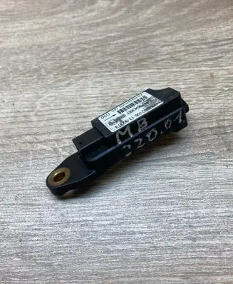 Mercedes-Benz S W220 Airbag deployment crash/impact sensor 2208204426