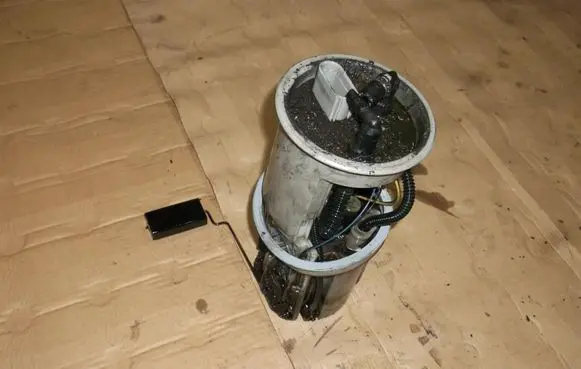 Audi Q7 4M Fuel injection high pressure pump