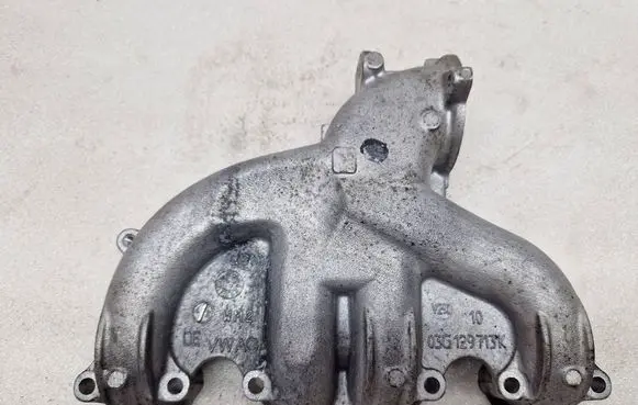Volkswagen Golf V Intake manifold 03G129713K