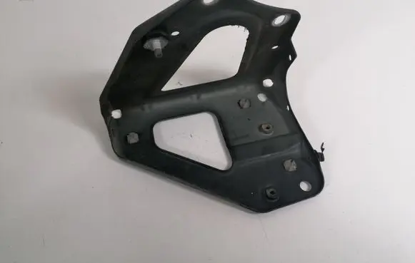 Audi A6 S6 C6 4F Fender mounting bracket 4F0821135