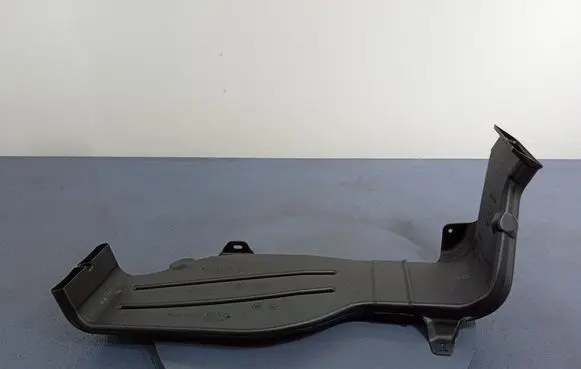 Audi Q7 4M Intake resonator 4M0819811E
