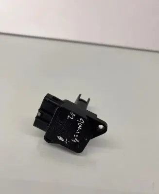 Toyota Avensis T220 Mass air flow meter 222040D020