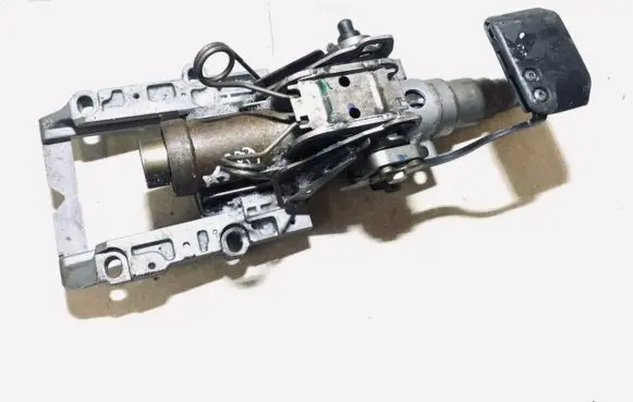 Volkswagen PASSAT B5 Steering wheel axle e101684