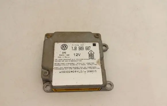 Volkswagen PASSAT B5 Airbag control unit/module 1J0909607