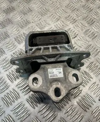 BMW 2 F45 Engine mount bracket 6853453