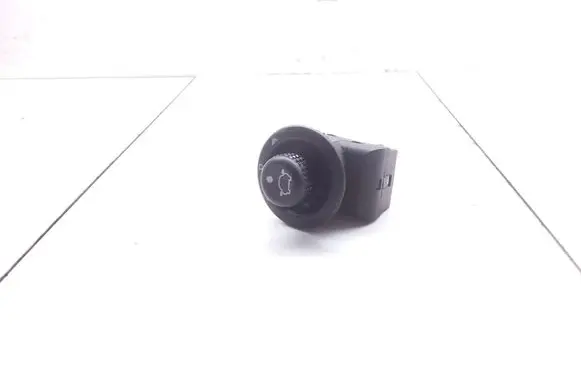 Wing mirror switch