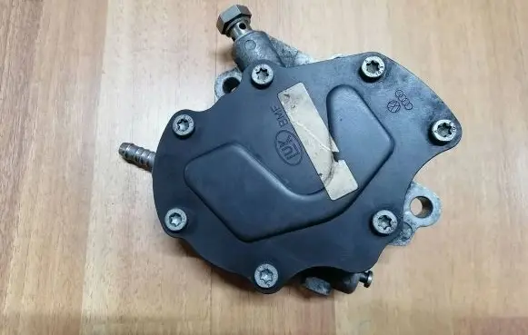 Volkswagen Touareg I Vacuum pump 07Z127025E LA2231010 07Z127025F