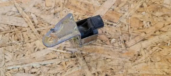 Audi A4 S4 B5 8D Vacuum valve 437906283A