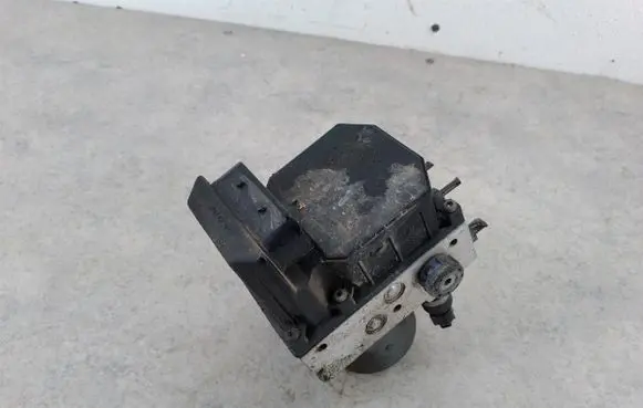 Ford Mondeo Mk III ABS Pump 4S712C405AA