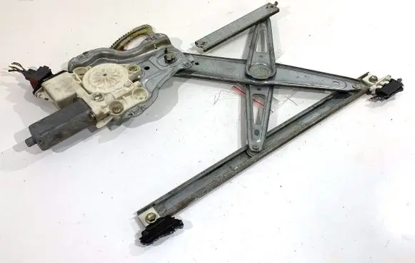 Toyota Corolla Verso E121 Front door window regulator with motor 0130822031