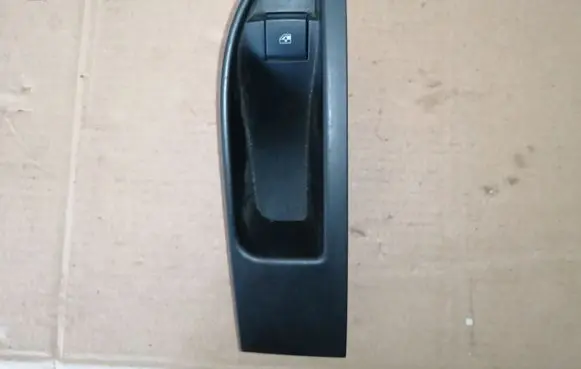 Opel Insignia A Electric window control switch 13301888