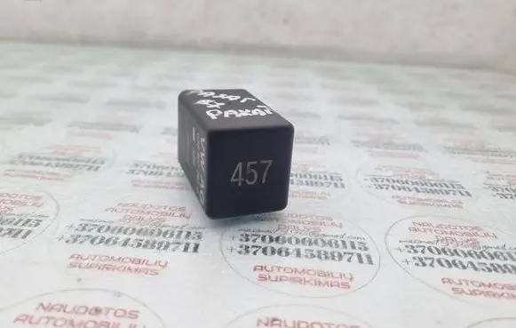 Volkswagen PASSAT B7 Glow plug pre-heat relay 038907281B