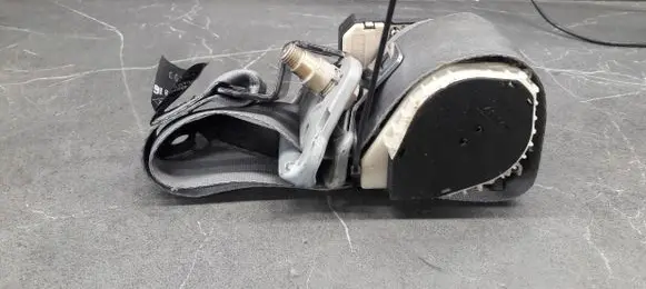 Renault Laguna I Front seatbelt 422310B