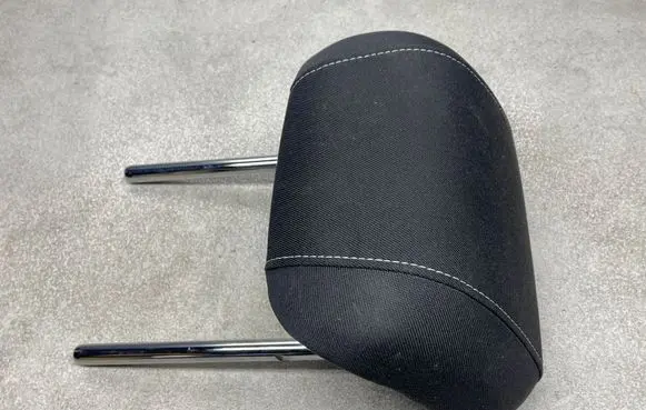 Opel Astra J Rear seat headrest 