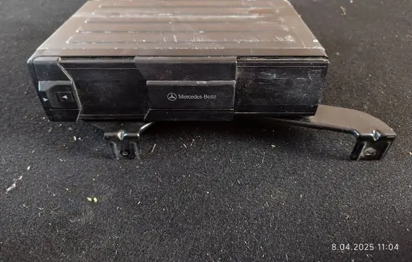 Mercedes-Benz C W203 CD/DVD changer A2028204114 MC3198