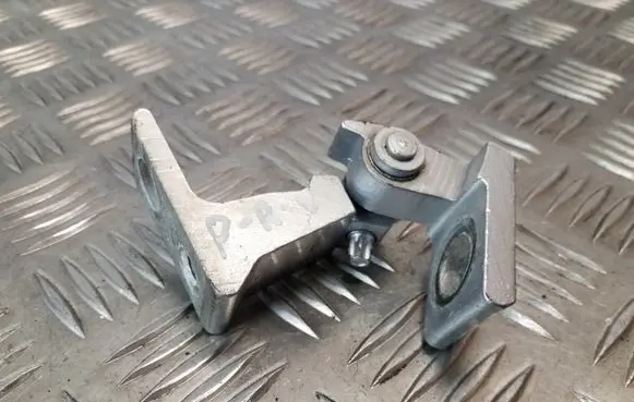 Skoda Yeti (5L) Front door upper hinge 8K0831402A
